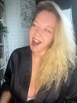 JenniferCarmen online show from May 16, 6:54 am