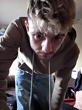 Snapshot of Dejvvvv95 chatting on March 3, 5:08 pm Dejvvvv95 online show from March 3, 5:08 pm