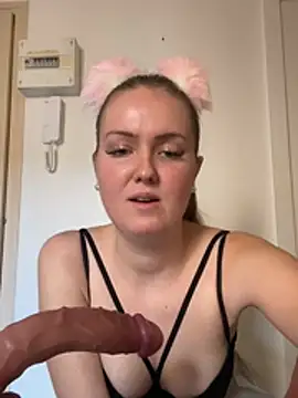 Snapshot of Vikml166 chatting on February 22, 1:31 pm Vikml166 online show from February 22, 1:31 pm