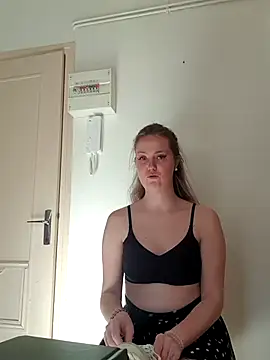 Snapshot of Vikml166 chatting on February 24, 10:13 am Vikml166 online show from February 24, 10:13 am