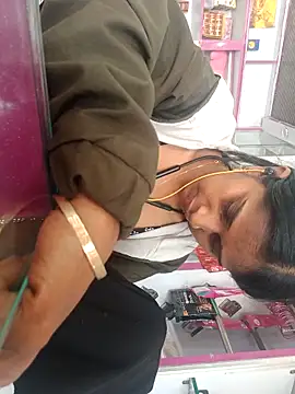 Snapshot of nehakapoor89 chatting on February 21, 6:36 am nehakapoor89 online show from February 21, 6:36 am