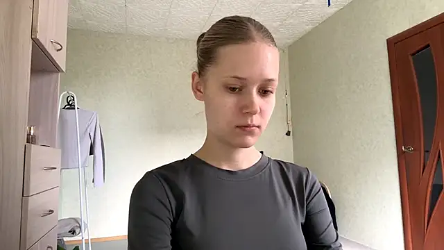 ZaidaSchwarten online show from March 29, 1:11 pm