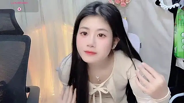 Snapshot of Yvonne-07 chatting on December 16, 12:43 pm Yvonne-07 online show from December 16, 12:43 pm