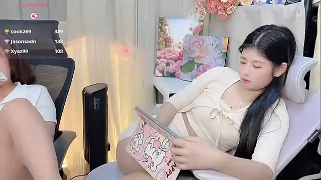 Snapshot of Yvonne-07 chatting on December 17, 12:49 am Yvonne-07 online show from December 17, 12:49 am