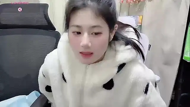 Snapshot of Yvonne-07 chatting on December 19, 11:28 am Yvonne-07 online show from December 19, 11:28 am