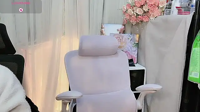 Snapshot of Yvonne-07 chatting on January 7, 8:55 pm Yvonne-07 online show from January 7, 8:55 pm