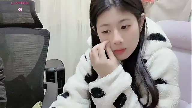 Snapshot of Yvonne-07 chatting on January 9, 3:04 pm Yvonne-07 online show from January 9, 3:04 pm