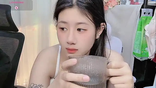 Snapshot of Yvonne-07 chatting on January 12, 8:14 pm Yvonne-07 online show from January 12, 8:14 pm