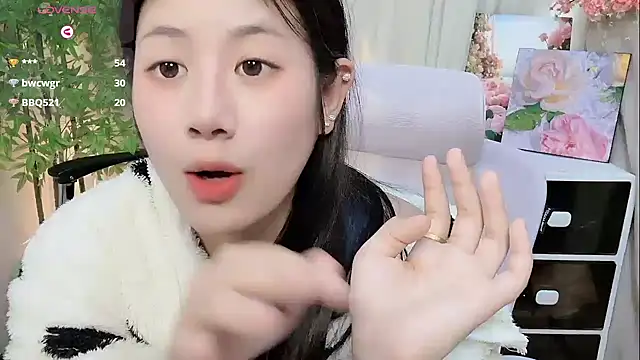 Snapshot of Yvonne-07 chatting on January 13, 8:19 am Yvonne-07 online show from January 13, 8:19 am