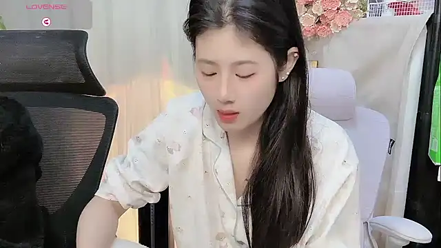 Snapshot of Yvonne-07 chatting on January 13, 9:09 pm Yvonne-07 online show from January 13, 9:09 pm