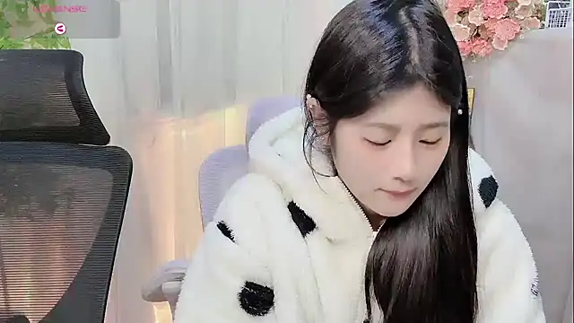 Snapshot of Yvonne-07 chatting on January 14, 12:55 pm Yvonne-07 online show from January 14, 12:55 pm