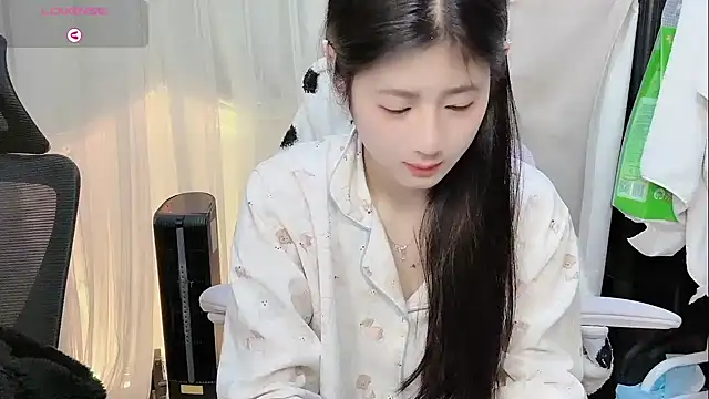 Snapshot of Yvonne-07 chatting on January 15, 9:29 pm Yvonne-07 online show from January 15, 9:29 pm