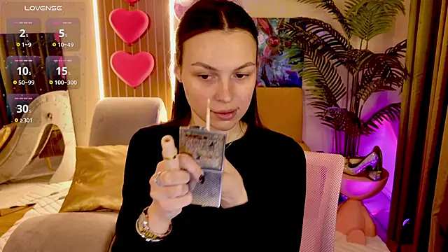 MaxinCarroll online show from April 13, 10:10 am