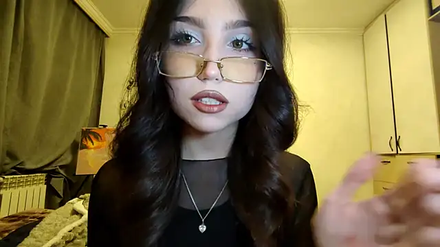 Qwami Amie online show from December 20, 12:45 pm