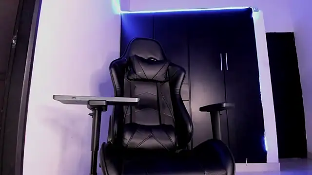 Liam Mateo online show from February 11, 1:21 am