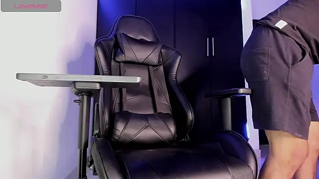 Liam Mateo online show from March 26, 12:50 am