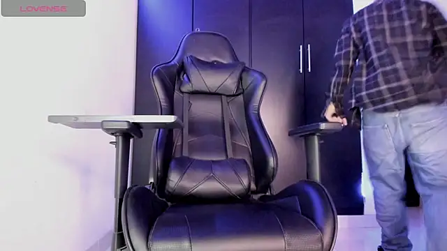 Liam Mateo online show from April 15, 5:25 am