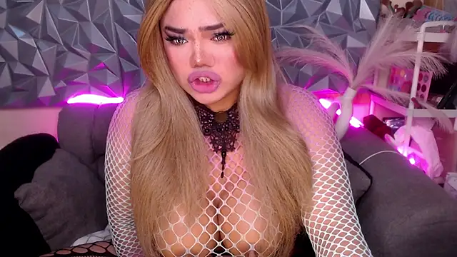 Snapshot of AlwaysHornyMia chatting on January 17, 2:44 pm AlwaysHornyMia online show from January 17, 2:44 pm