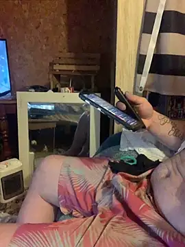 Snapshot of Ldnick69 chatting on February 6, 9:12 am Ldnick69 online show from February 6, 9:12 am