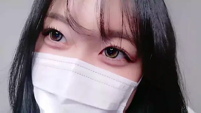 Snapshot of Ms-KARINA chatting on January 8, 8:49 am Ms-KARINA online show from January 8, 8:49 am