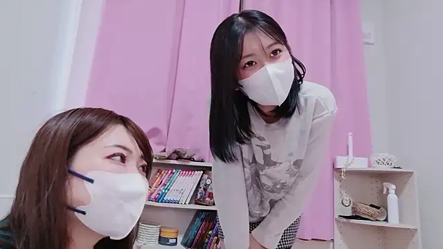 Snapshot of Ms-KARINA chatting on February 4, 5:57 am Ms-KARINA online show from February 4, 5:57 am