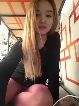 SherrylShaw online show from April 16, 9:39 pm