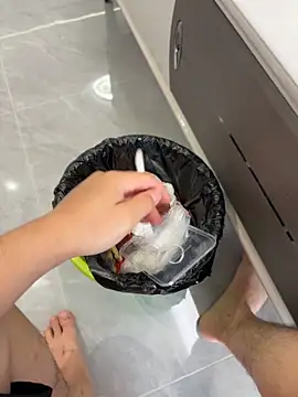 qwe522522 online show from April 12, 6:07 am