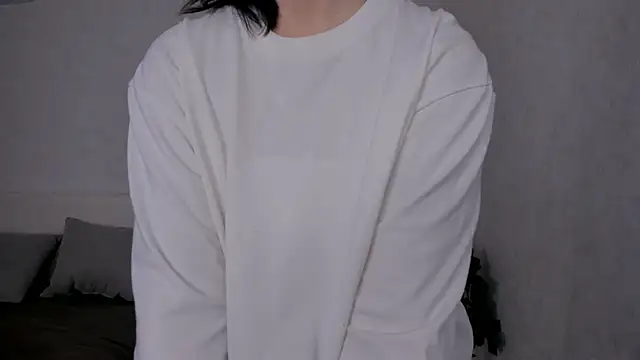 NyraVesperis online show from April 9, 6:19 am