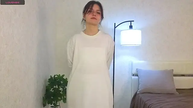 NyraVesperis online show from April 10, 6:29 am