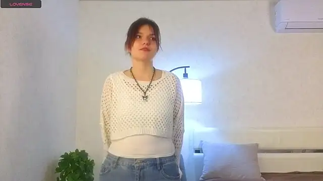 NyraVesperis online show from April 15, 6:09 am