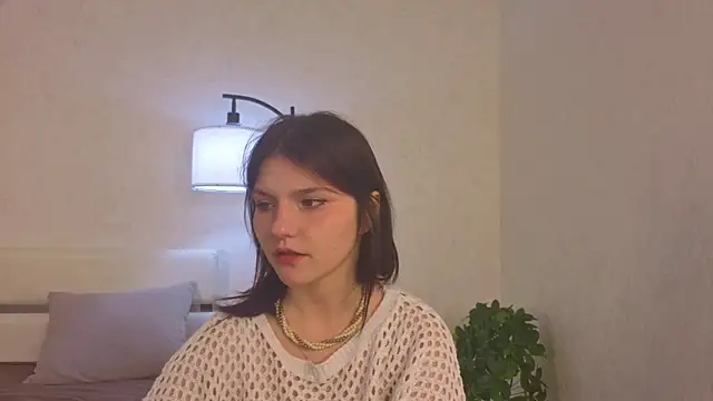 NyraVesperis online show from April 18, 6:39 am