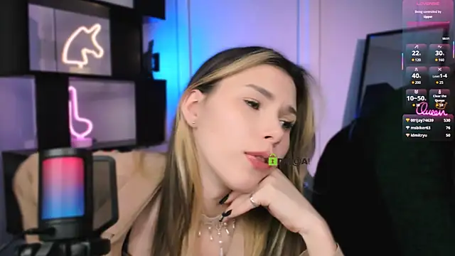 Snapshot of astra_opal chatting on January 18, 3:21 am astra opal online show from January 18, 3:21 am