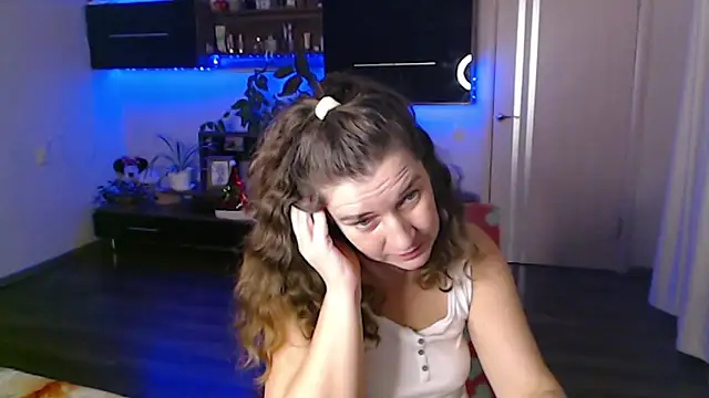 Snapshot of SofiaBoone chatting on December 18, 9:43 pm SofiaBoone online show from December 18, 9:43 pm
