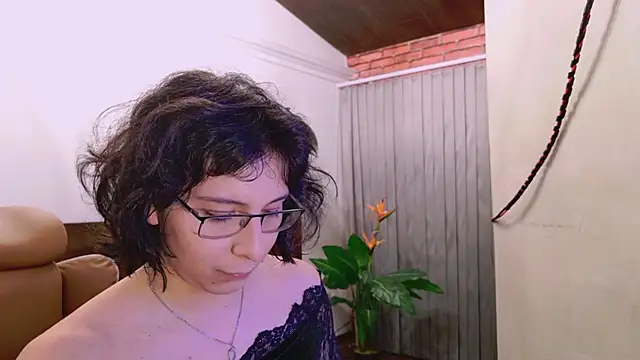 Shelly bat online show from July 17, 10:25 pm