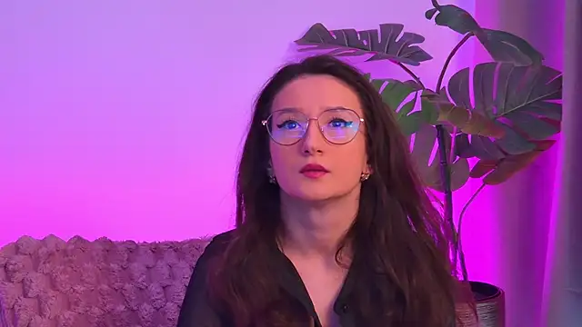 TheaMalekoo online show from March 21, 7:57 am