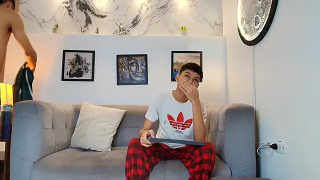 HORNY PRETTY online show from April 16, 7:14 pm