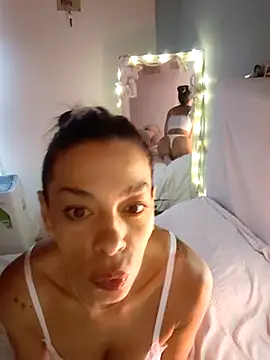 Snapshot of dulcemorela83 chatting on January 9, 9:56 am dulcemorela83 online show from January 9, 9:56 am