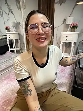 Annyhathatway online show from May 15, 11:23 pm