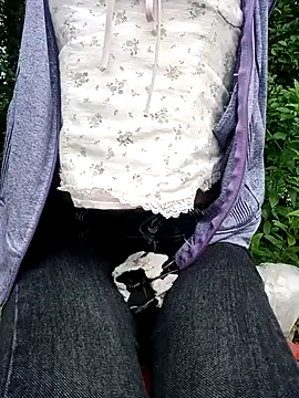 little-effy online show from June 10, 10:47 am
