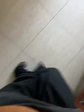 Snapshot of Comeonmyhouse22cm chatting on February 2, 4:27 pm Comeonmyhouse22cm online show from February 2, 4:27 pm