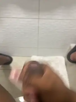 Snapshot of Comeonmyhouse22cm chatting on February 11, 7:08 pm Comeonmyhouse22cm online show from February 11, 7:08 pm