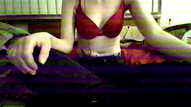 Snapshot of jennyxoxo22 chatting on December 19, 5:25 am jennyxoxo22 online show from December 19, 5:25 am