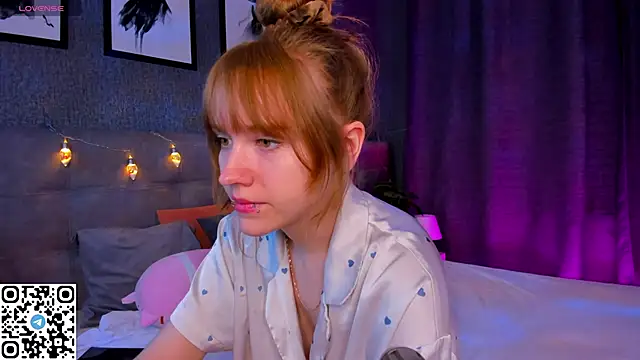 Snapshot of EmmaPratt chatting on December 20, 1:23 am EmmaPratt online show from December 20, 1:23 am