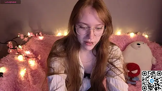 Snapshot of EmmaPratt chatting on January 14, 1:11 am EmmaPratt online show from January 14, 1:11 am