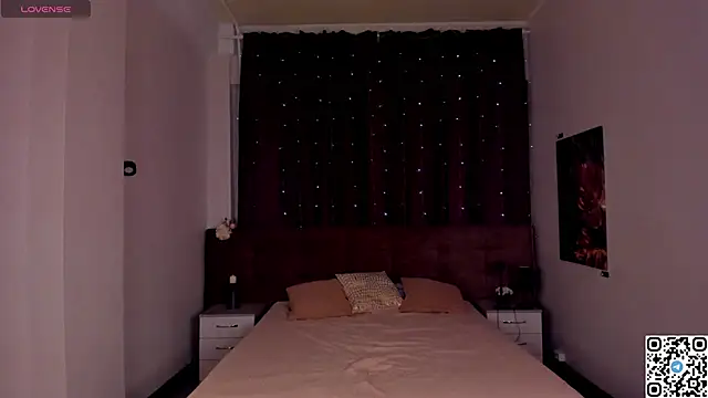 Snapshot of EmmaPratt chatting on February 13, 1:12 am EmmaPratt online show from February 13, 1:12 am