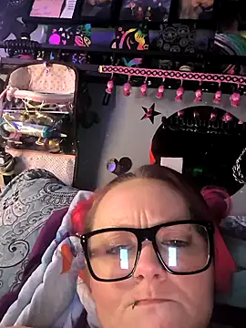 Snapshot of MidnightSeducer@xh chatting on February 5, 11:04 am MidnightSeducerxh online show from February 5, 11:04 am