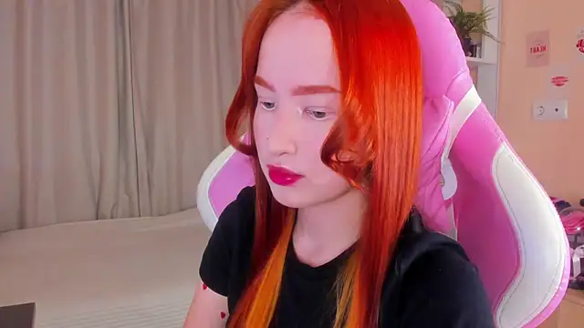 Snapshot of sunflare_ chatting on December 17, 6:47 pm sunflare online show from December 17, 6:47 pm