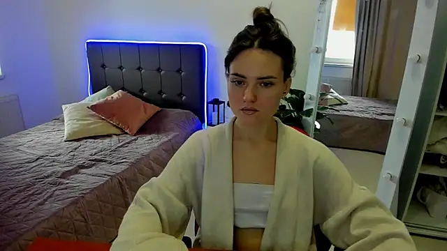 Snapshot of Jessy_lil chatting on January 11, 8:30 am Jessy lil online show from January 11, 8:30 am