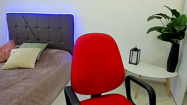 Snapshot of Jessy_lil chatting on February 4, 8:53 am Jessy lil online show from February 4, 8:53 am