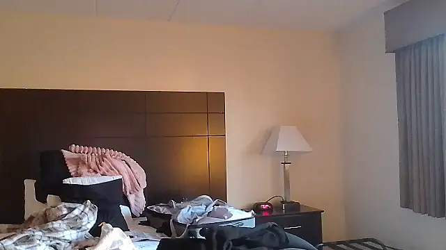 AskAveryAnything online show from March 1, 11:18 pm